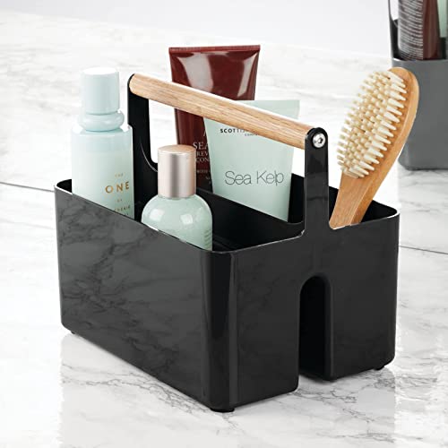 mDesign Caja organizadora para cuarto de baño – Práctica cesta con asa de madera para el almacenamiento de cosméticos – Organizador de baño portátil con 2 compartimentos – negro/natural